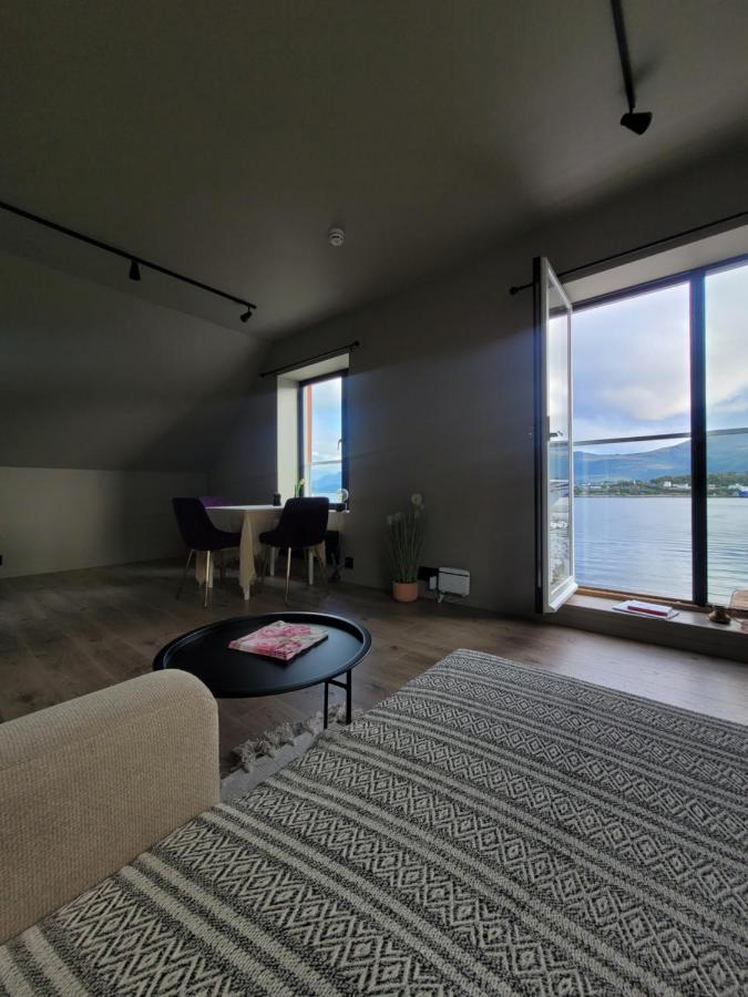 Single Elegant Room I Sentrum- Sea View Alesund Ngoại thất bức ảnh
