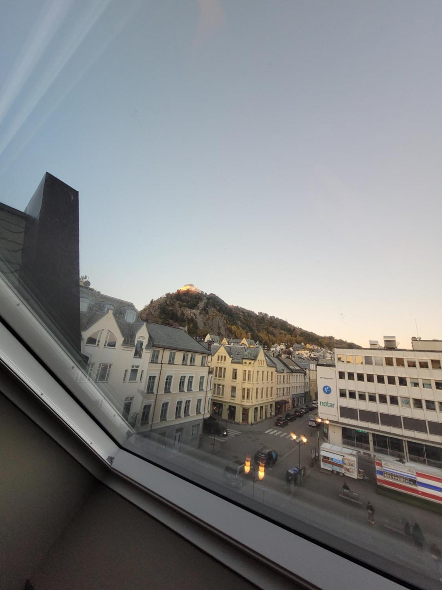 Single Elegant Room I Sentrum- Sea View Alesund Ngoại thất bức ảnh